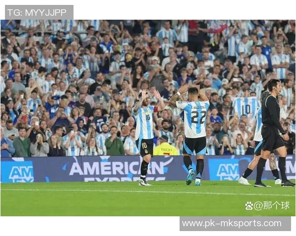 足球场上的华丽舞步：从贝尔到梅西的后卫巨星们